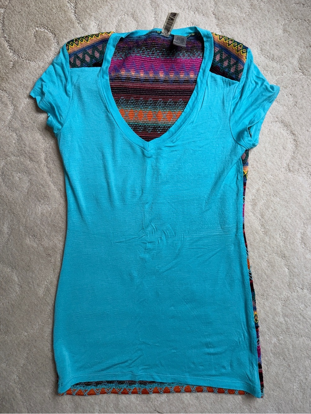 BKE Turquoise V-Neck Short Sleeve Tee with Multicolor Pattern on Shoulders&Back